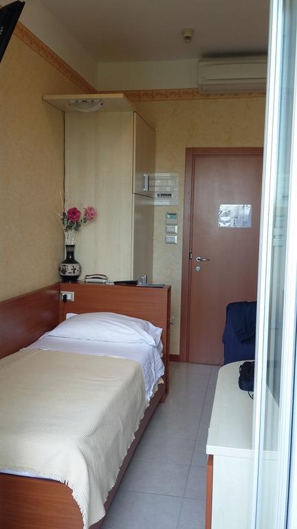 Hotel Condor ميلانو ماريتيما المظهر الخارجي الصورة